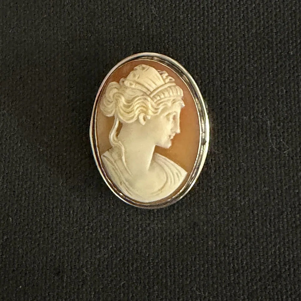 Classic Cameo Portrait Brooch - White and Tan